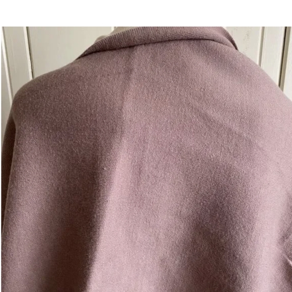 Kloth & Clover reversible sweater shawl fringe - Picture 7 of 7